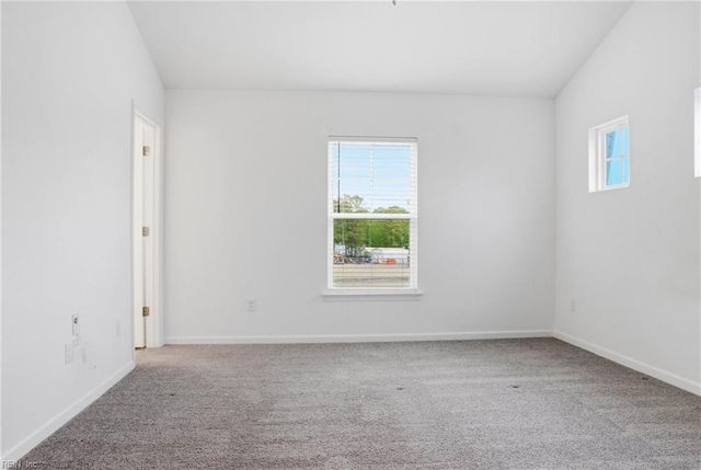 121 Topsail LN, Yorktown, VA 23693