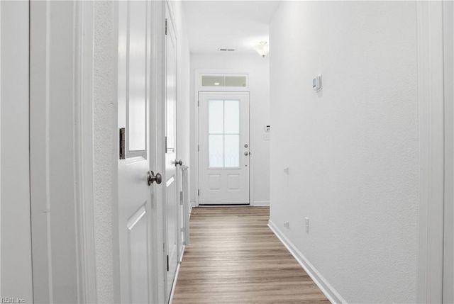 121 Topsail LN, Yorktown, VA 23693