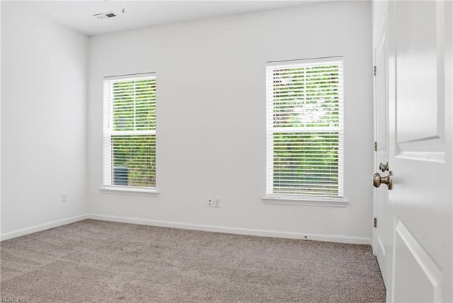 121 Topsail LN, Yorktown, VA 23693