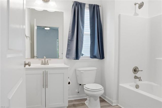 121 Topsail LN, Yorktown, VA 23693