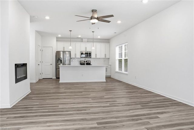 121 Topsail LN, Yorktown, VA 23693