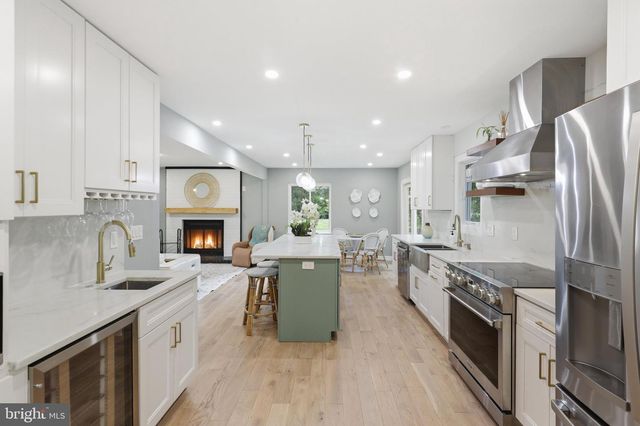 2721 BERRYLAND DR, Oakton, VA 22124