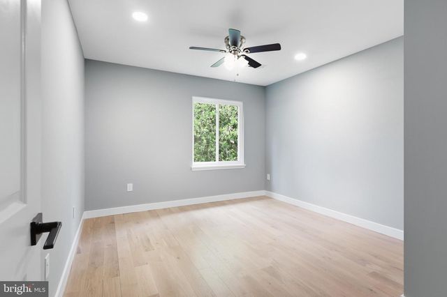 2721 BERRYLAND DR, Oakton, VA 22124