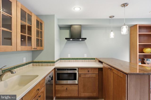 2721 BERRYLAND DR, Oakton, VA 22124