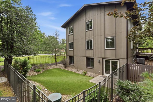 2721 BERRYLAND DR, Oakton, VA 22124