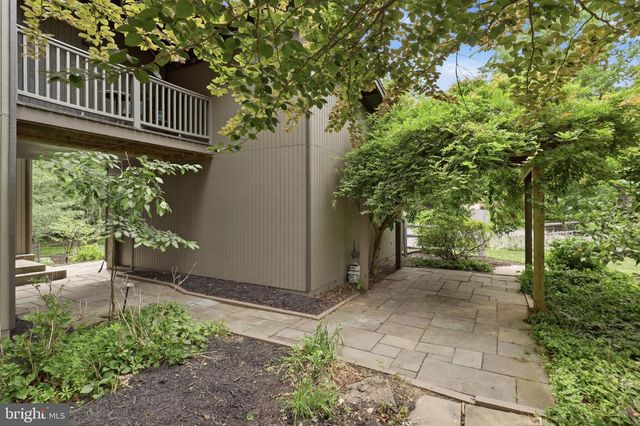 2721 BERRYLAND DR, Oakton, VA 22124