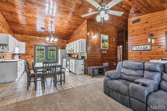 21924 Trogden Road, Farmington, MO 63640