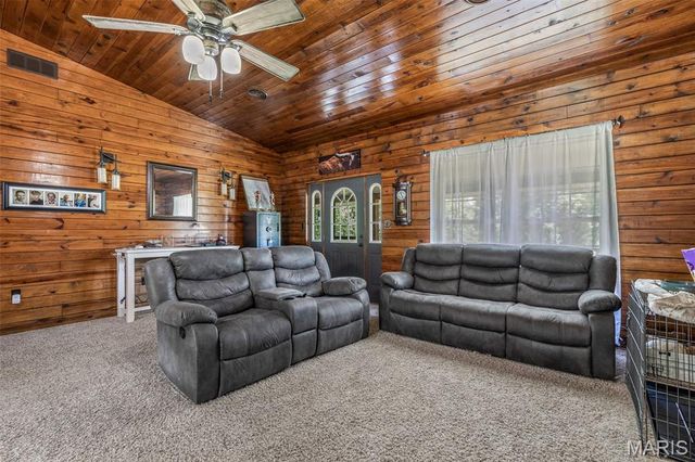 21924 Trogden Road, Farmington, MO 63640