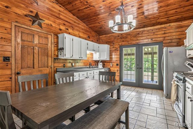 21924 Trogden Road, Farmington, MO 63640