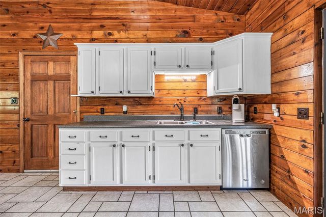 21924 Trogden Road, Farmington, MO 63640
