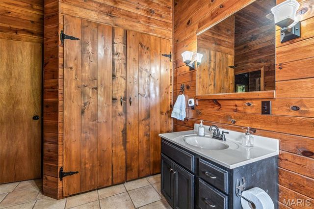 21924 Trogden Road, Farmington, MO 63640