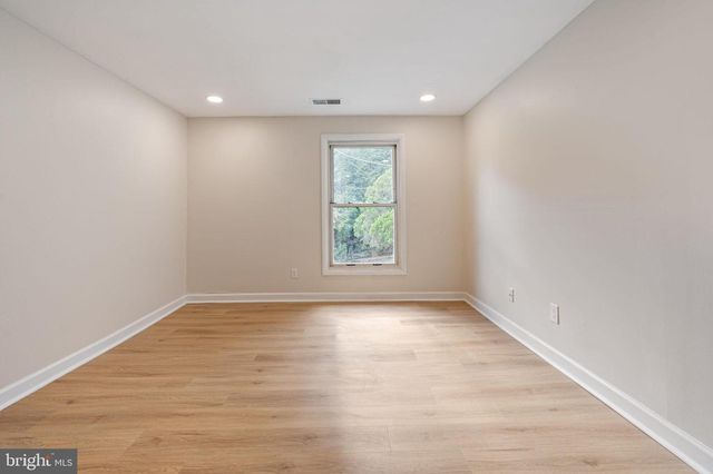 3305 17TH ST N #B, Arlington, VA 22201
