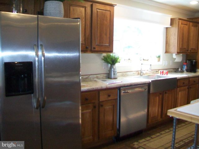 107 TROUT LN, Cabins, WV 26855