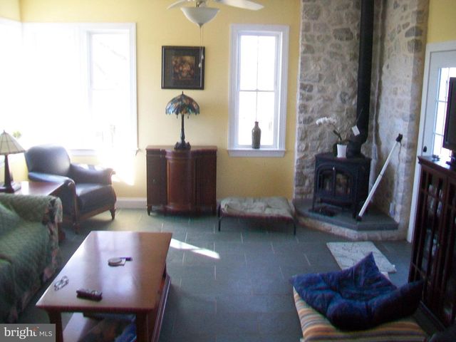 107 TROUT LN, Cabins, WV 26855