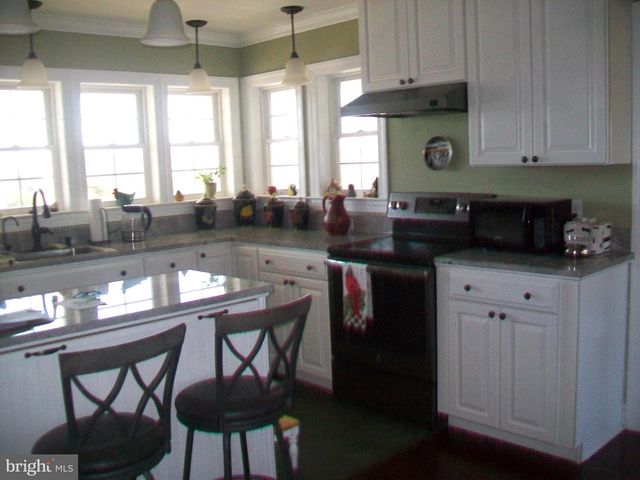 107 TROUT LN, Cabins, WV 26855