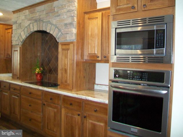 107 TROUT LN, Cabins, WV 26855