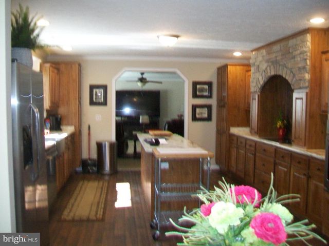 107 TROUT LN, Cabins, WV 26855