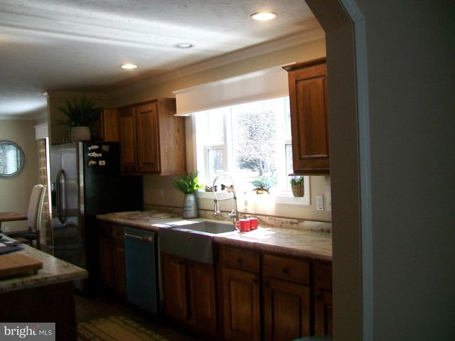 107 TROUT LN, Cabins, WV 26855