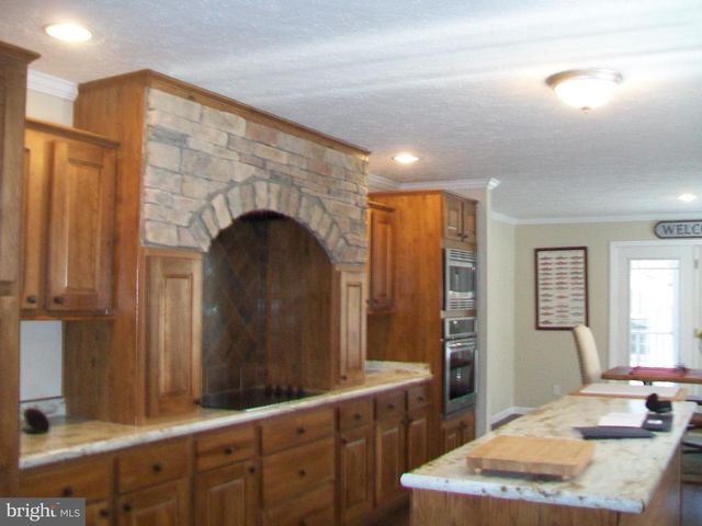 107 TROUT LN, Cabins, WV 26855