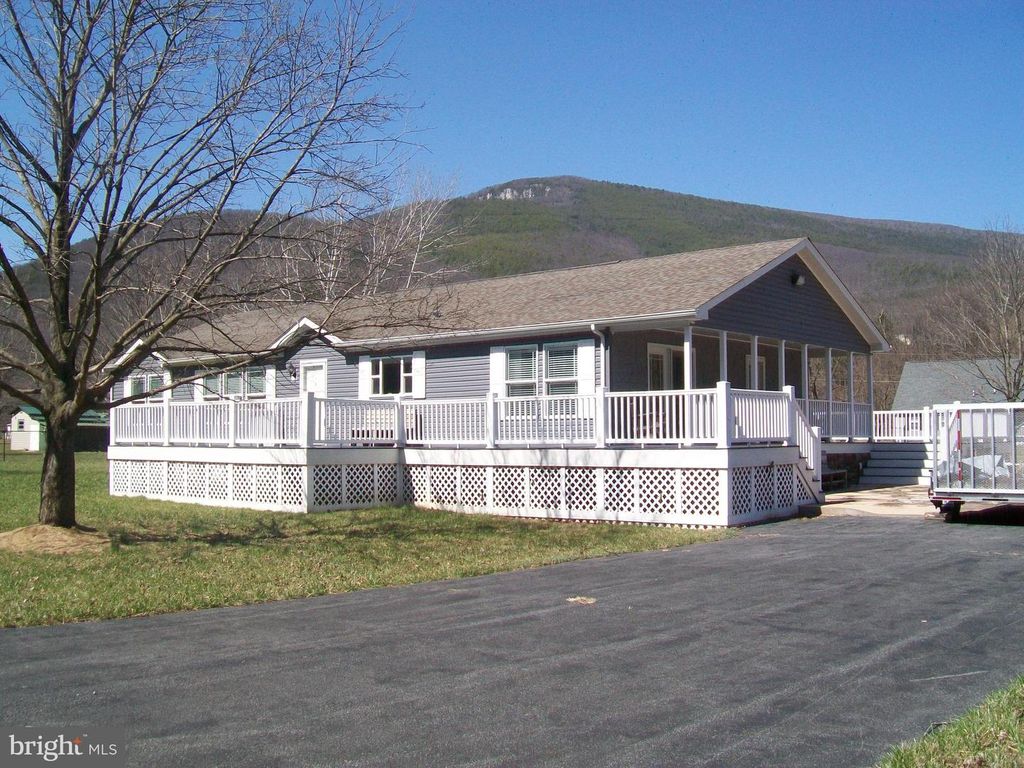 107 TROUT LN, Cabins, WV 26855