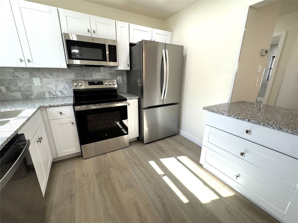 Image 12 of property listing at 3813 42ND STREET W 37, Bradenton, FL 34205