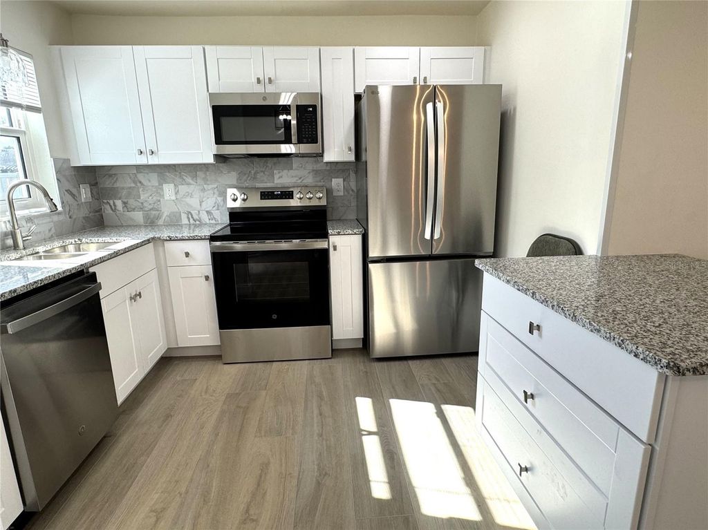 Image 15 of property listing at 3813 42ND STREET W 37, Bradenton, FL 34205