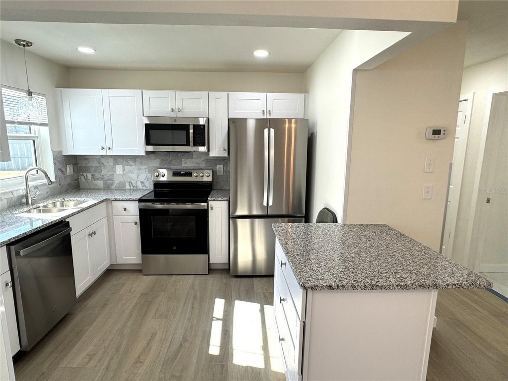 Image 16 of property listing at 3813 42ND STREET W 37, Bradenton, FL 34205