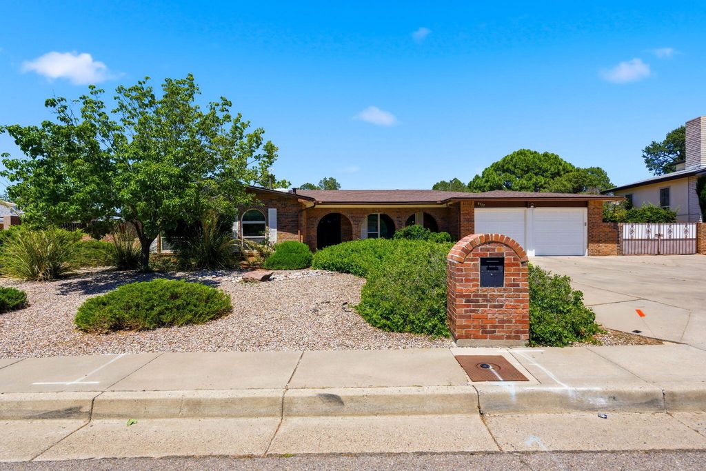 Image 1 of property listing at 8517 Osuna Road NE, Albuquerque, NM 87111
