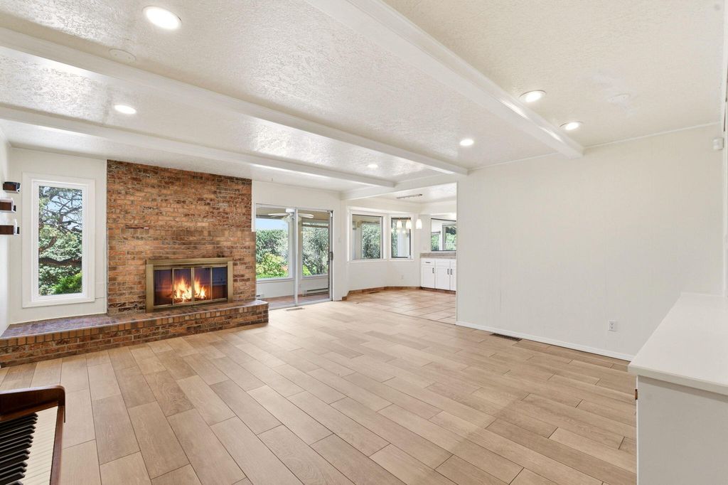 Image 11 of property listing at 8517 Osuna Road NE, Albuquerque, NM 87111