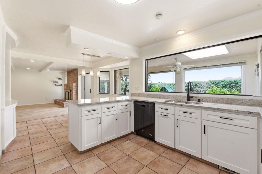 Image 14 of property listing at 8517 Osuna Road NE, Albuquerque, NM 87111