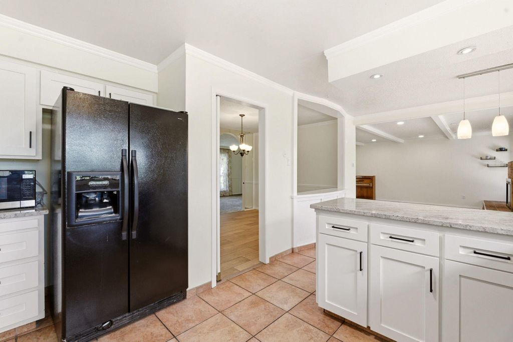Image 15 of property listing at 8517 Osuna Road NE, Albuquerque, NM 87111