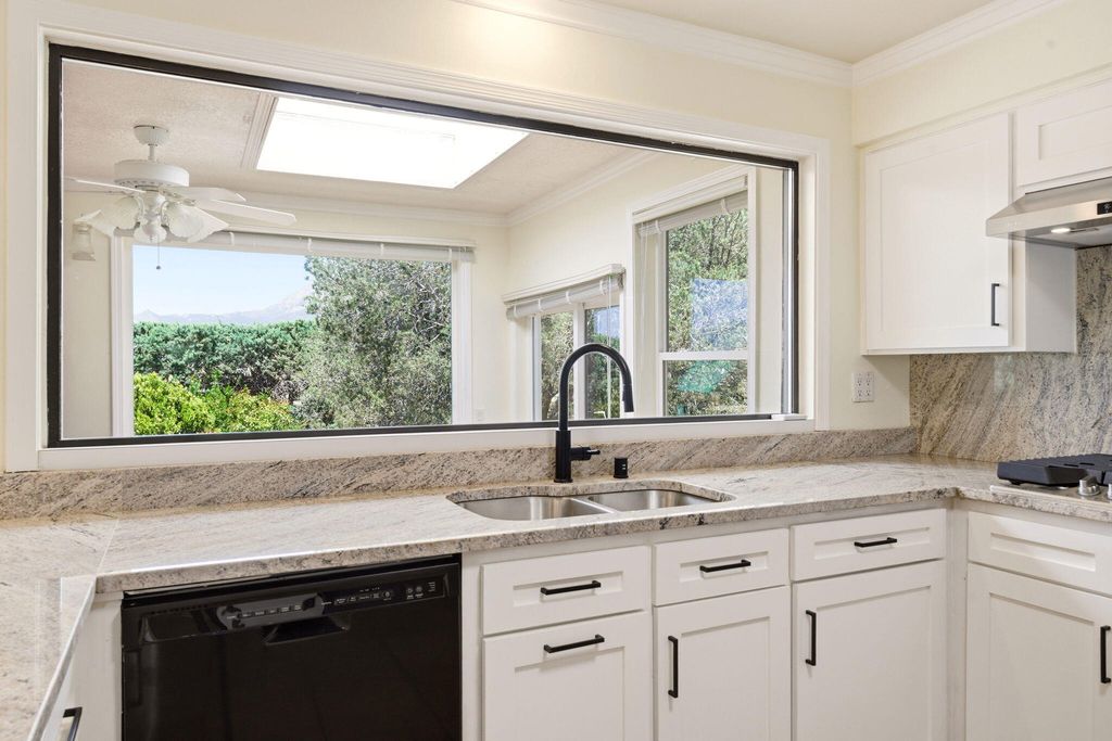 Image 17 of property listing at 8517 Osuna Road NE, Albuquerque, NM 87111