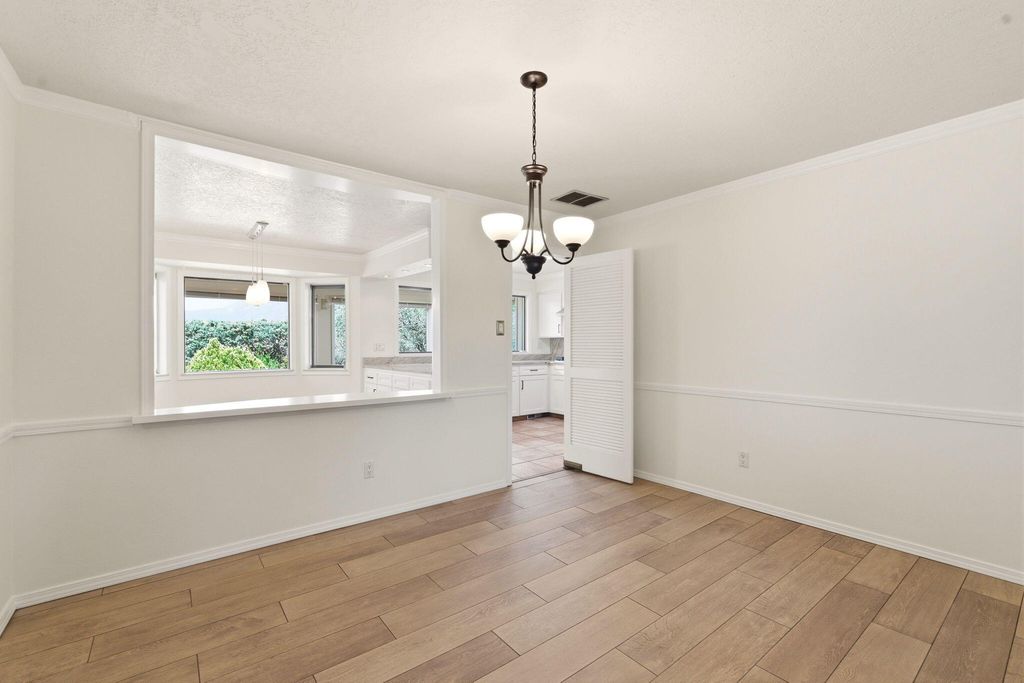 Image 24 of property listing at 8517 Osuna Road NE, Albuquerque, NM 87111