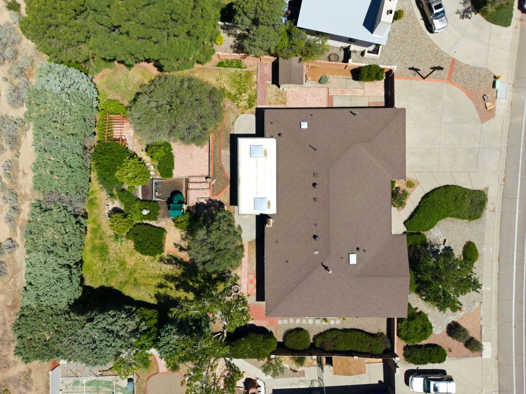Image 9 of property listing at 8517 Osuna Road NE, Albuquerque, NM 87111