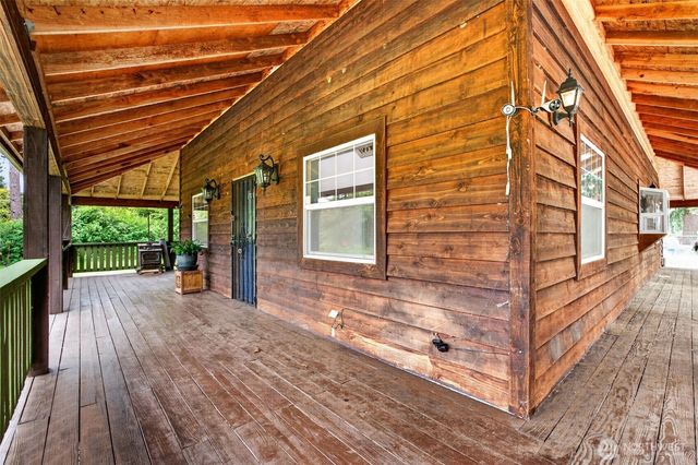 10320 James Road SW, Rochester, WA 98579