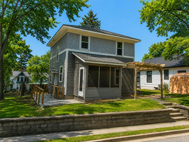 816 Vine Street, Hudson, WI 54016