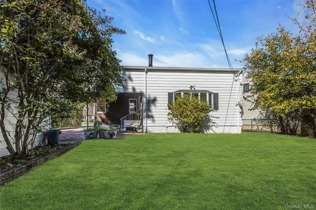 54 Camden Place, New Hyde Park, NY 11040