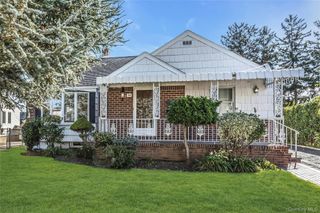 54 Camden Place, New Hyde Park, NY 11040