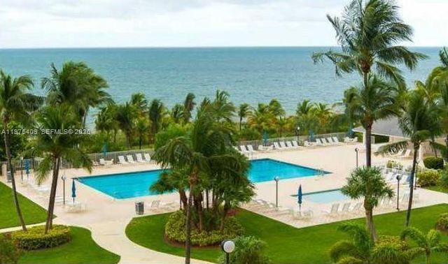 881 Ocean Drive TH7, Key Biscayne, FL 33149