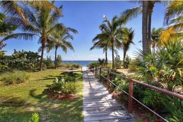 881 Ocean Drive TH7, Key Biscayne, FL 33149