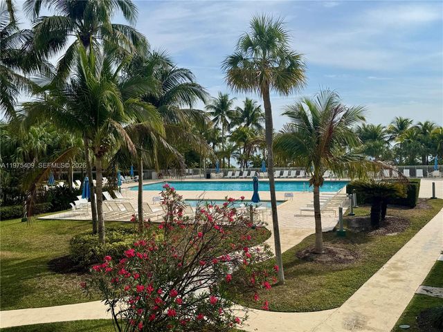 881 Ocean Drive TH7, Key Biscayne, FL 33149