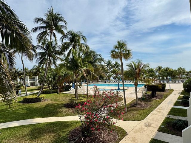 881 Ocean Drive TH7, Key Biscayne, FL 33149