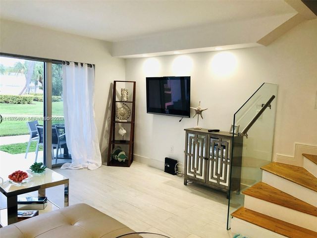881 Ocean Drive TH7, Key Biscayne, FL 33149