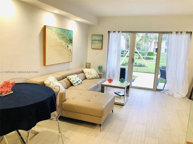 881 Ocean Drive TH7, Key Biscayne, FL 33149