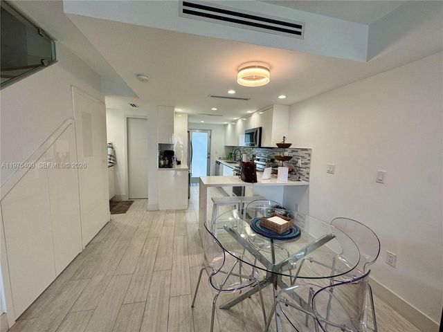 881 Ocean Drive TH7, Key Biscayne, FL 33149