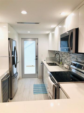 881 Ocean Drive TH7, Key Biscayne, FL 33149