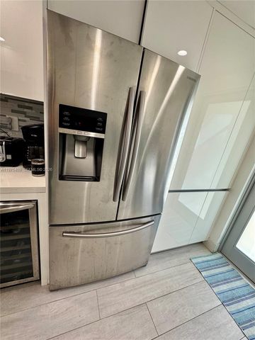 881 Ocean Drive TH7, Key Biscayne, FL 33149
