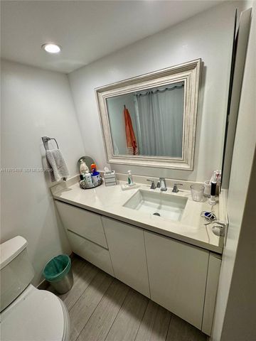 881 Ocean Drive TH7, Key Biscayne, FL 33149