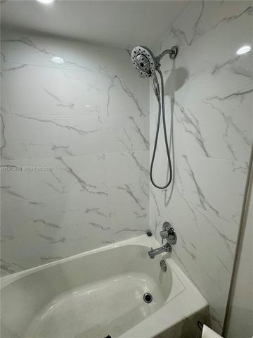 881 Ocean Drive TH7, Key Biscayne, FL 33149