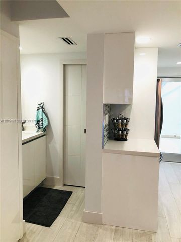 881 Ocean Drive TH7, Key Biscayne, FL 33149